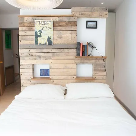 Modern & Stylish Eco Home+garden With City Views بيت للعطل