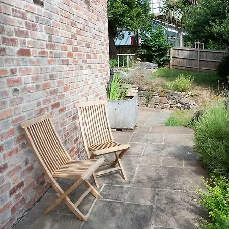 Modern & Stylish Eco Home+garden With City Views *