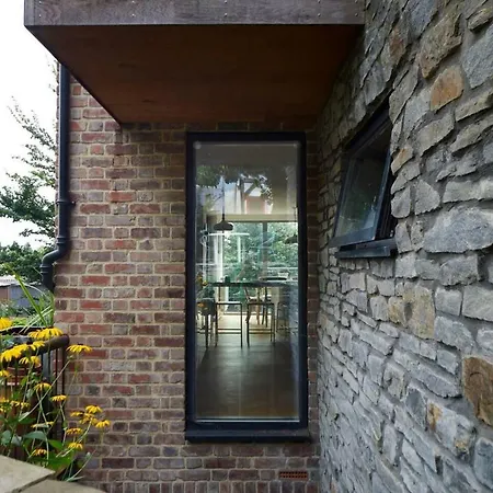 Modern & Stylish Eco Home+garden With City Views *