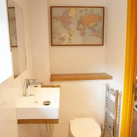 Modern & Stylish Eco Home+garden With City Views بريستول